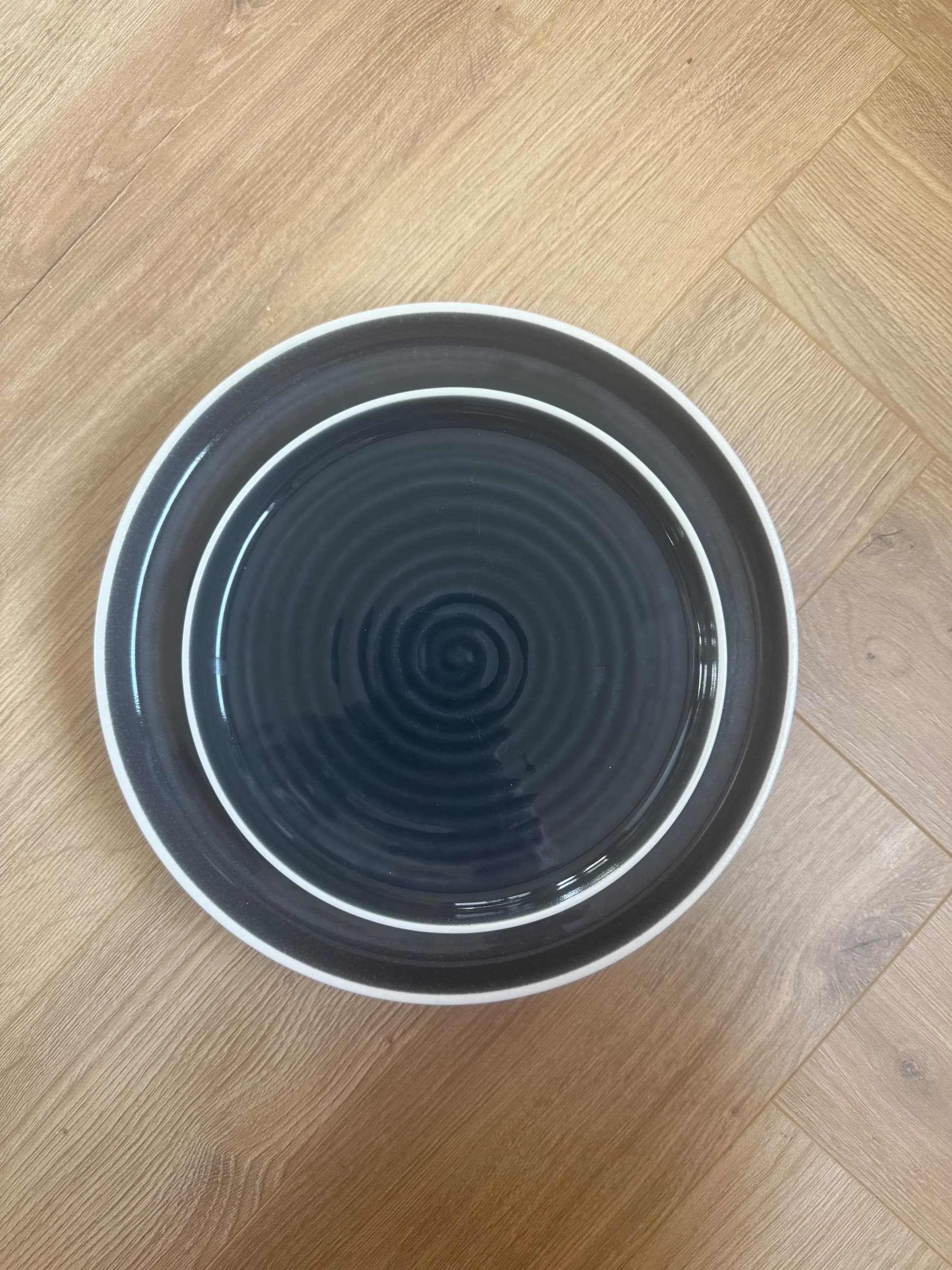 OMBONAD bord, donkergrijs, 26 cm